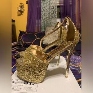 High heeled sequin gold stilettos Brand new, never worn!!